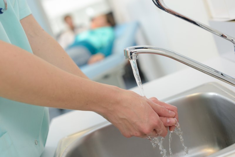 Dentist in Gramercy Park washing their hands